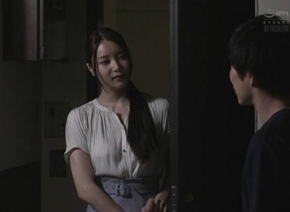 Dâm thủ dâm thể hiện với hàng xóm